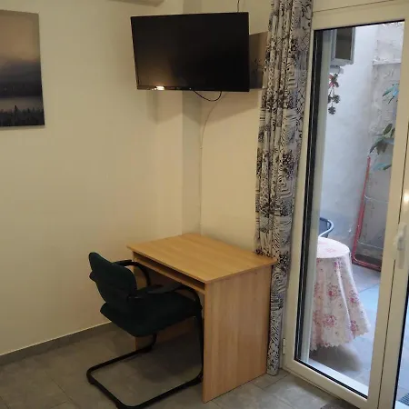 Lovely Studio With A Patio Athens